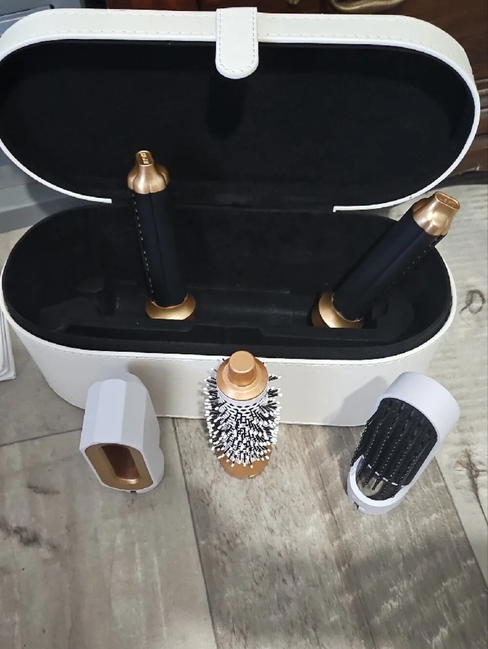 Airbrush Styler w/Carrying Case - White